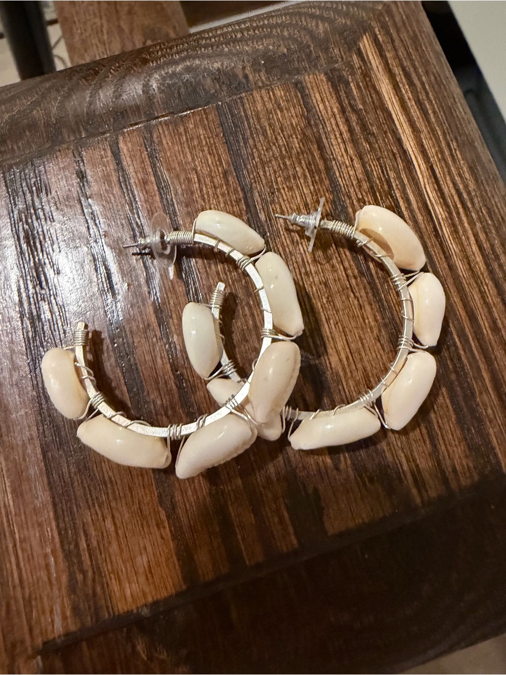 Seashell Hoop Earrings - New 🐚